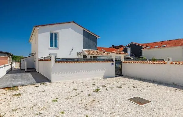 Villa Sarah Pula 0*,